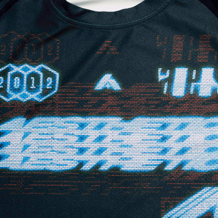 AESTHETIC Axis XPLR Short Sleeve Rashguard - Synth close up front view