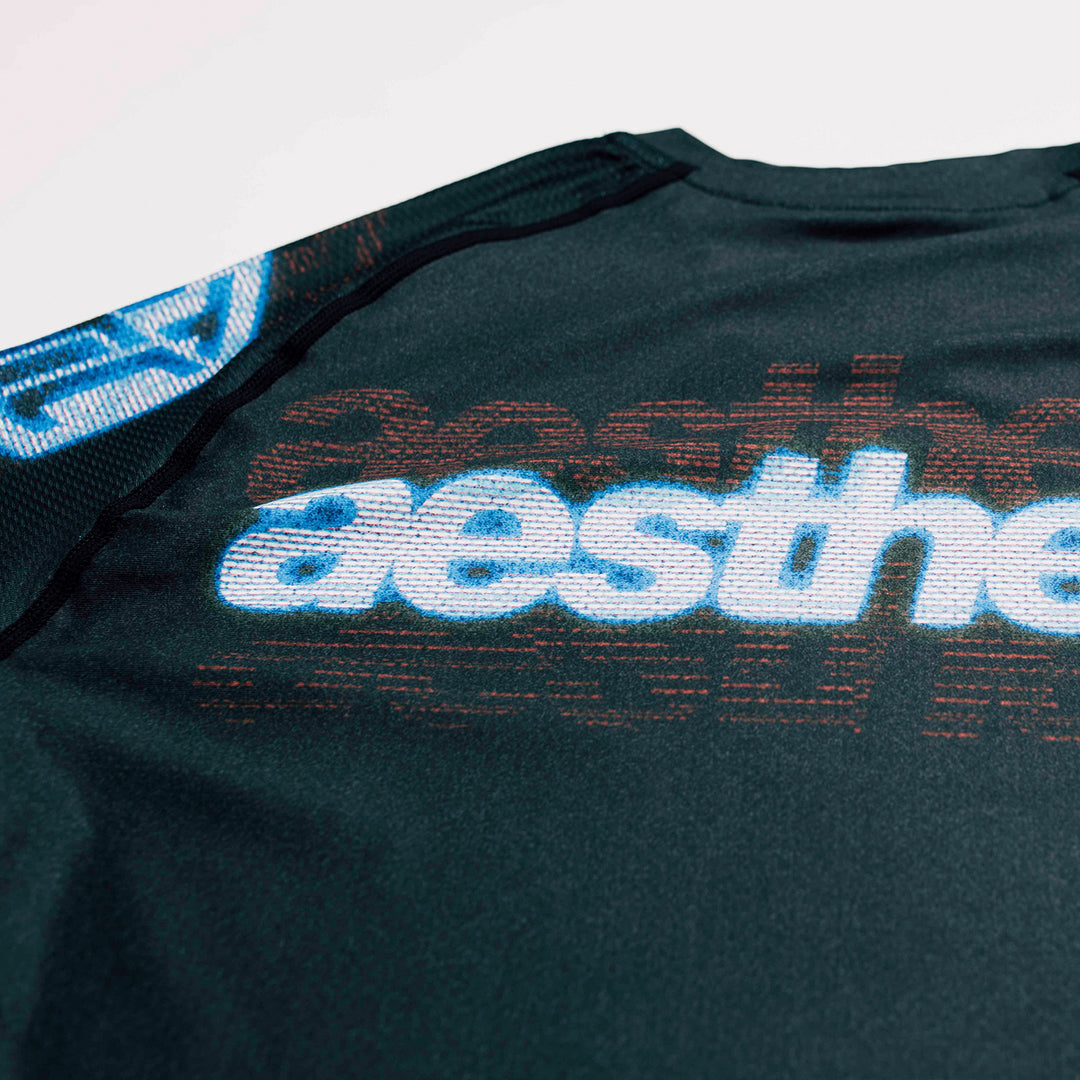 AESTHETIC Axis XPLR Short Sleeve Rashguard - Synth back close up view